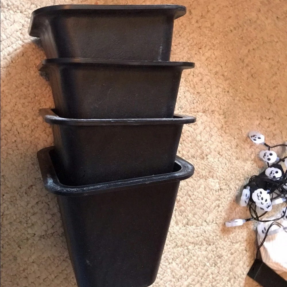 Bed risers - Picture 2 of 3